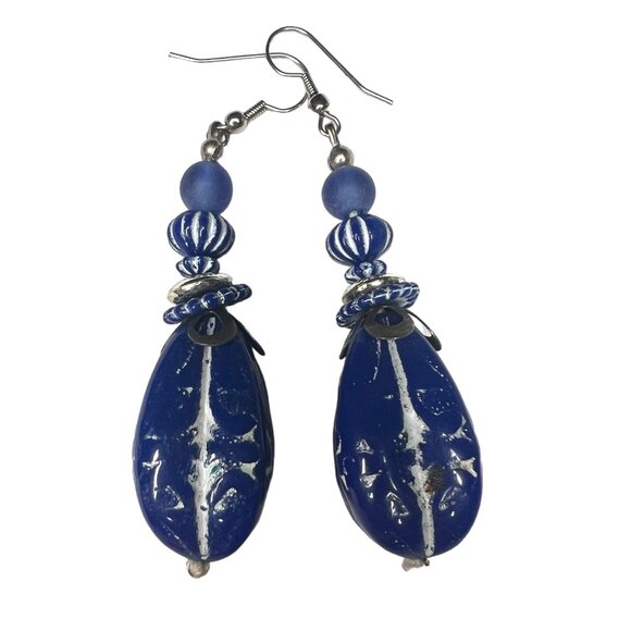 Vintage long dangle blue and white acrylic beaded earrings - Picture 1 of 3
